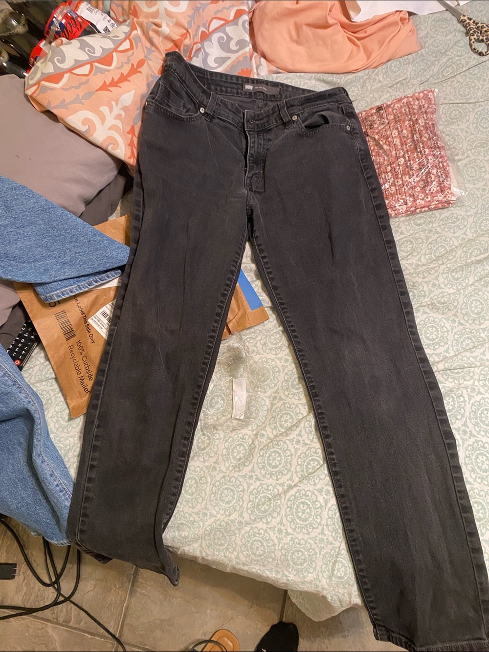 Levis mid-rise skinny fit dark wash jeans 10m